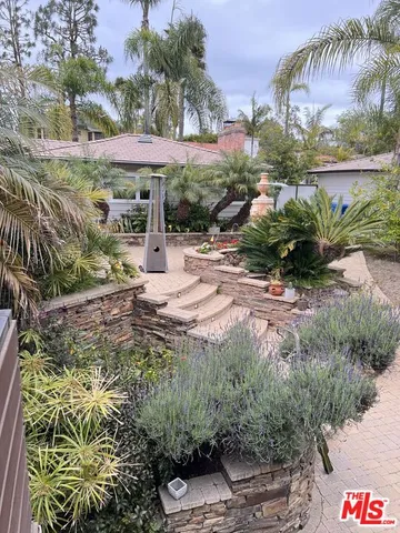 $13,999 | 11570 Sunset Boulevard, Los Angeles, CA 90049