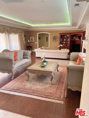 $13,999 | 11570 Sunset Boulevard, Los Angeles, CA 90049