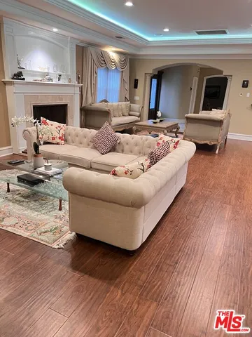 $13,999 | 11570 Sunset Boulevard, Los Angeles, CA 90049