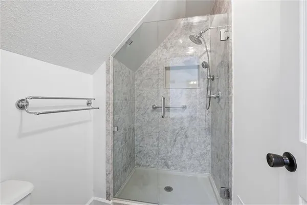 $425,000 | 1601 Northeast 81st Street, Kansas City, MO 64118