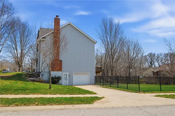 $425,000 | 1601 Northeast 81st Street, Kansas City, MO 64118