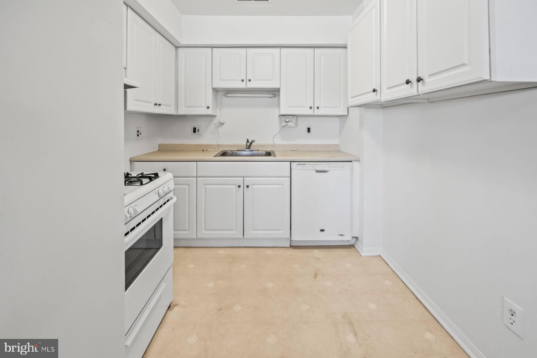 810 North Forklanding Road, Unit 212 Maple Shade, NJ 08052 - Photo 14 of 31