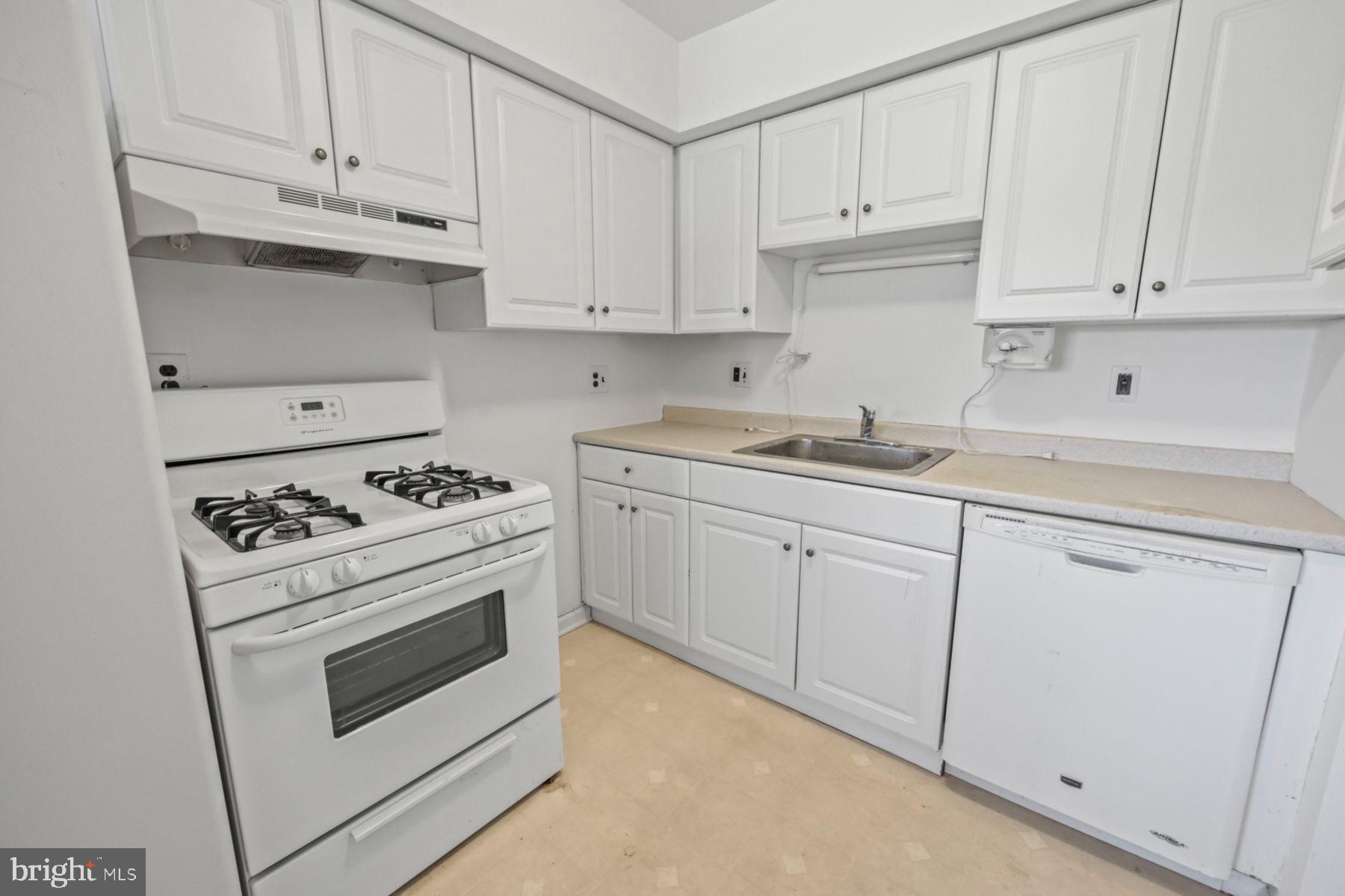 810 North Forklanding Road, Unit 212 Maple Shade, NJ 08052 - Photo 16 of 31