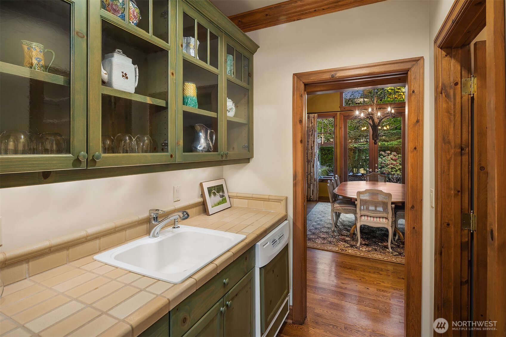 8901 Northeast 36th Street Yarrow Point, WA 98004 - Photo 14 of 40