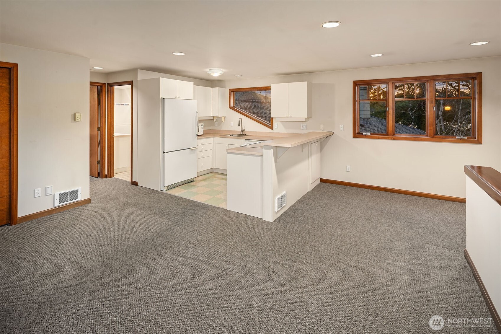 8901 Northeast 36th Street Yarrow Point, WA 98004 - Photo 33 of 40
