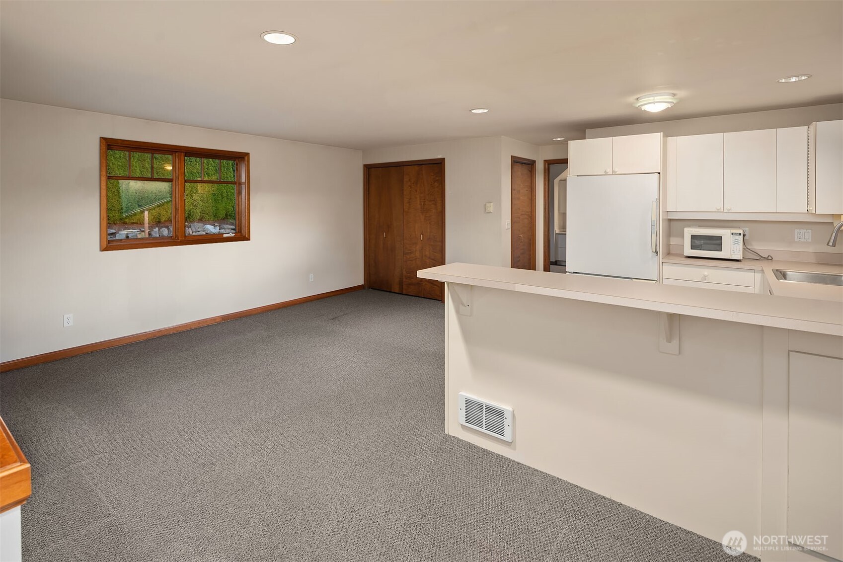 8901 Northeast 36th Street Yarrow Point, WA 98004 - Photo 34 of 40