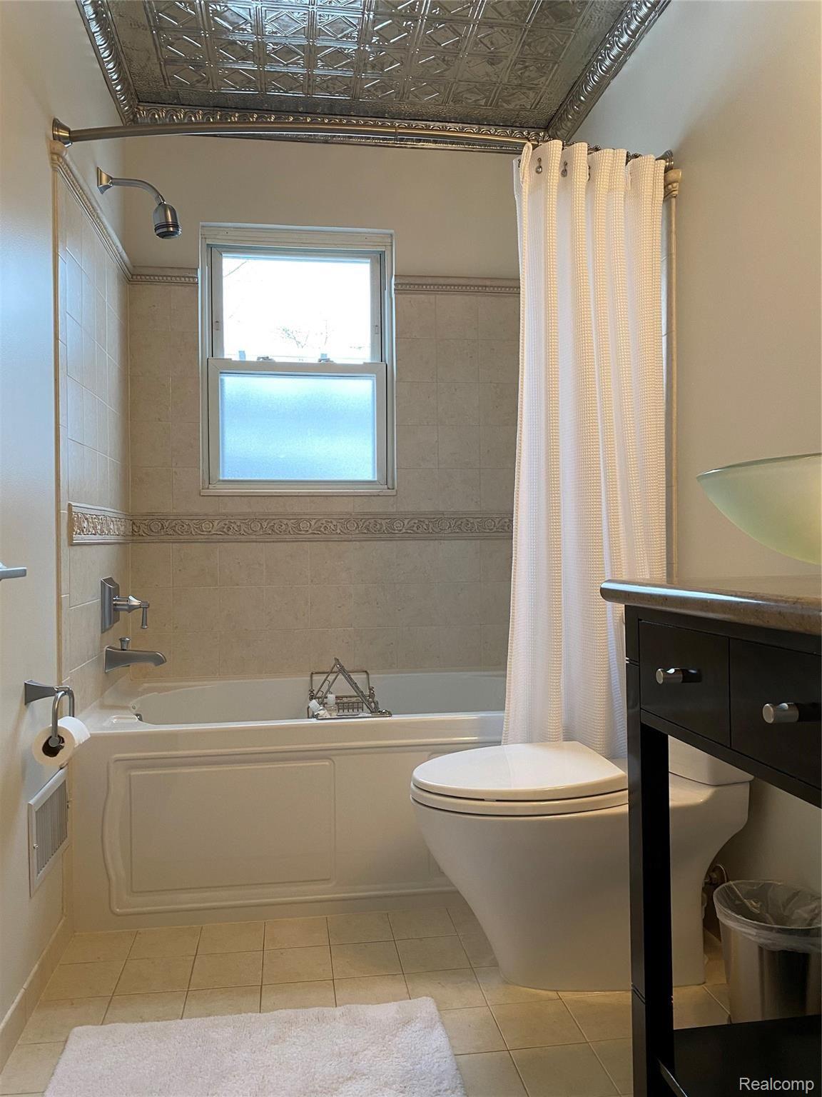 9701 Ruth Avenue Allen Park, MI 48101 - Photo 14 of 40 A9986913-297B-4650-8180-3AAB5C634687.jpeg