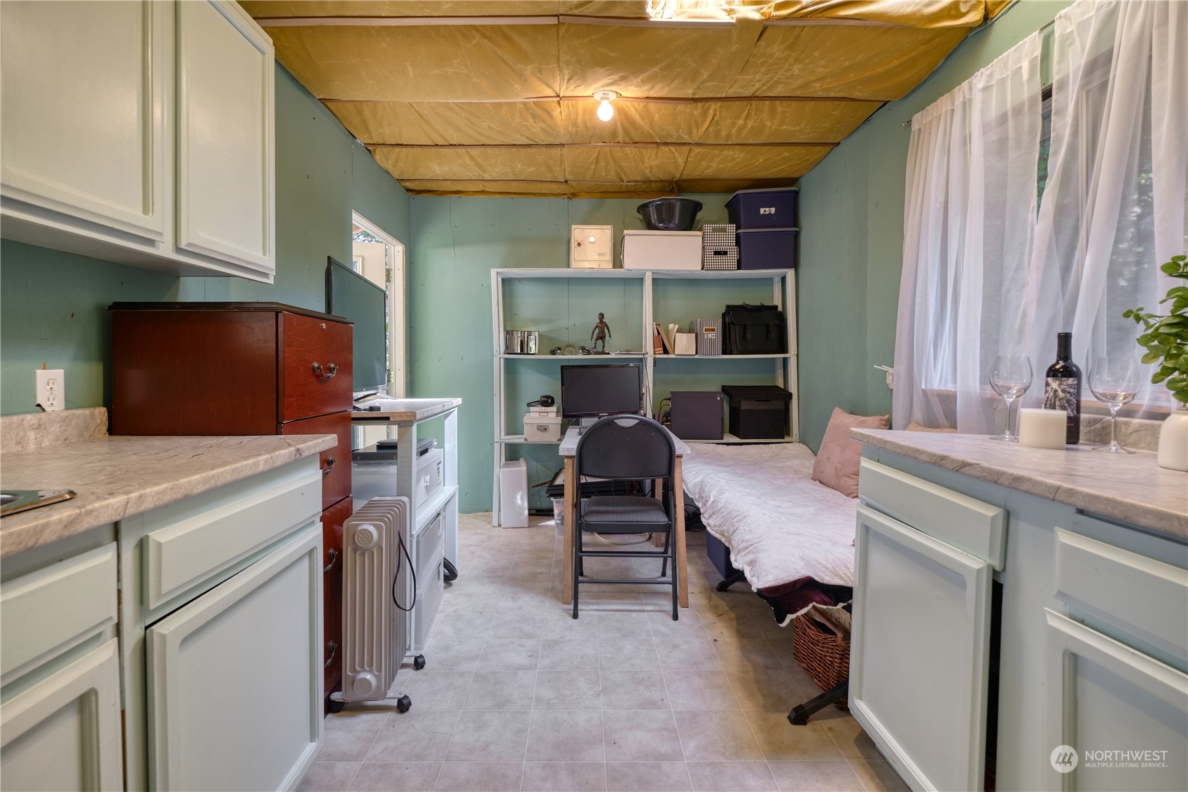 1788 Cliff Road Point Roberts, WA 98281 - Photo 31 of 39 a room filled with furniture and a kitchen