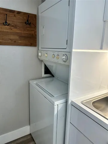 a close up view of washer and dryer
