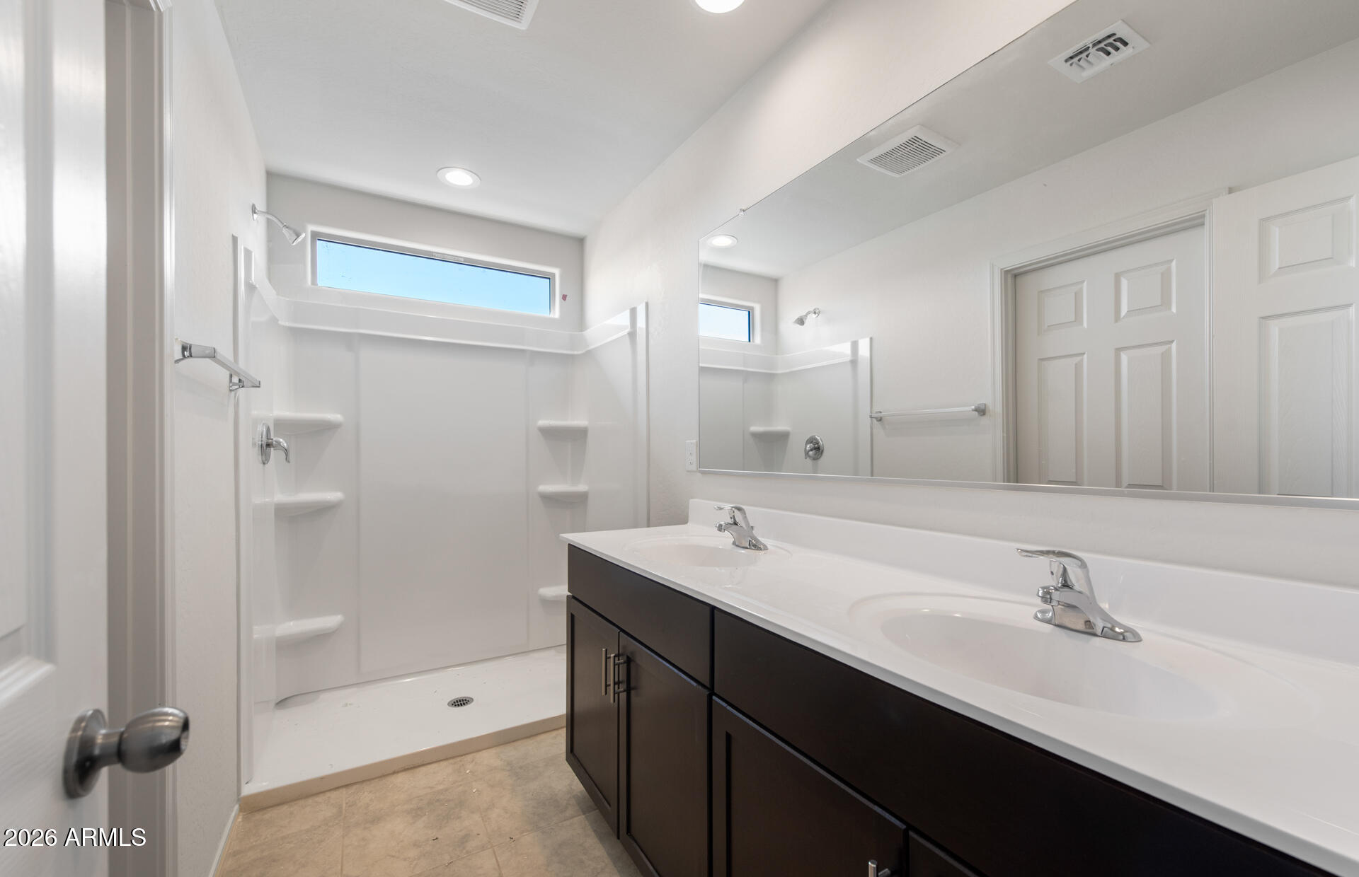 43010 West Palo Amarillo Road Maricopa, AZ 85138 - Photo 13 of 22 12 - Owner Bathroom