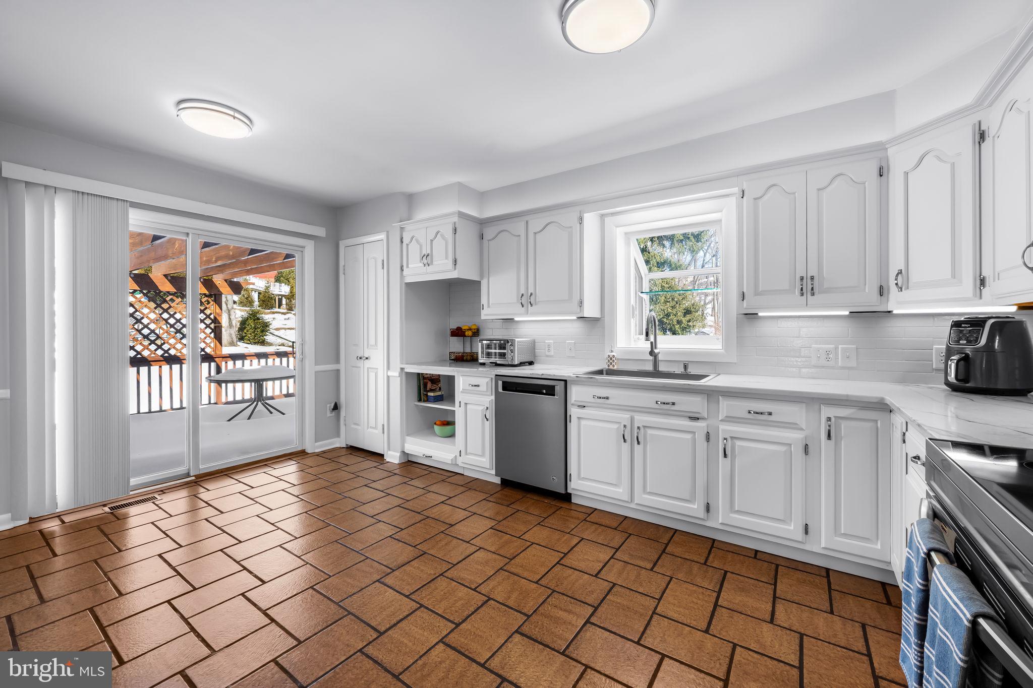 8517 Tallwood Road Lutherville-Timonium, MD 21093 - Photo 11 of 56