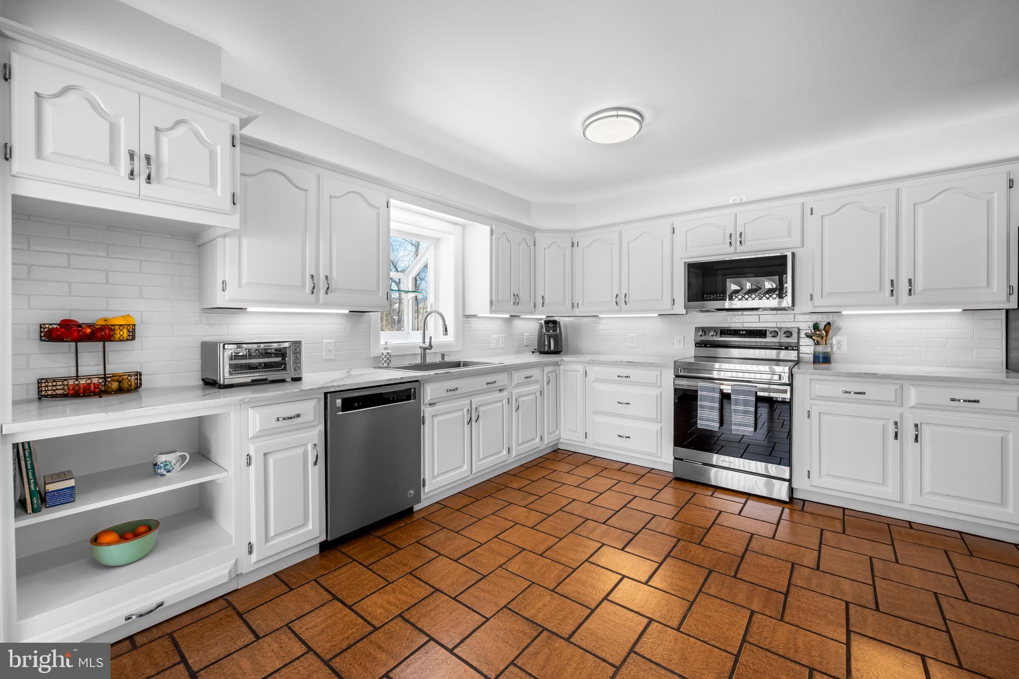 8517 Tallwood Road Lutherville-Timonium, MD 21093 - Photo 12 of 56