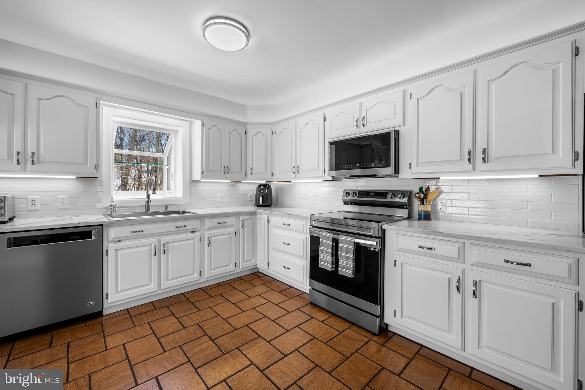 8517 Tallwood Road Lutherville-Timonium, MD 21093 - Photo 10 of 56