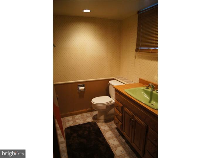 7326 Ryers Avenue Philadelphia, PA 19111 - Photo 14 of 25 Bathroom