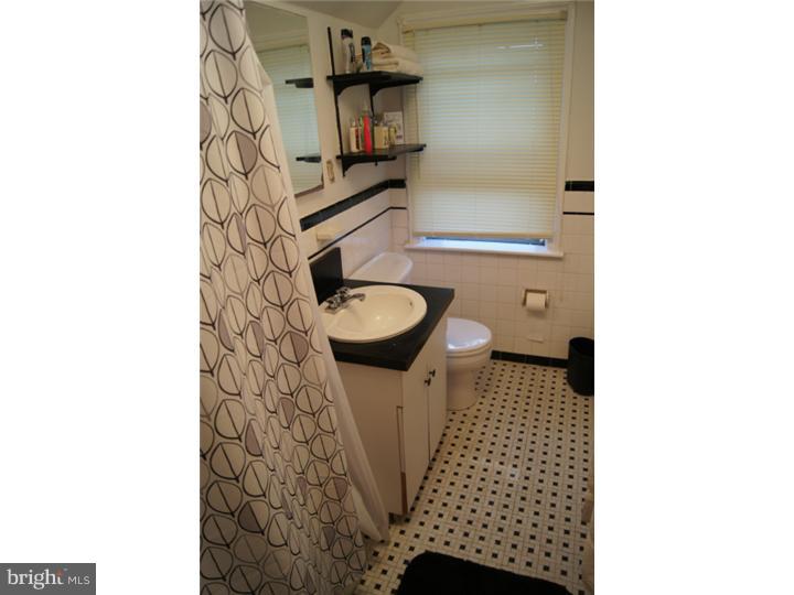 7326 Ryers Avenue Philadelphia, PA 19111 - Photo 21 of 25 Bathroom