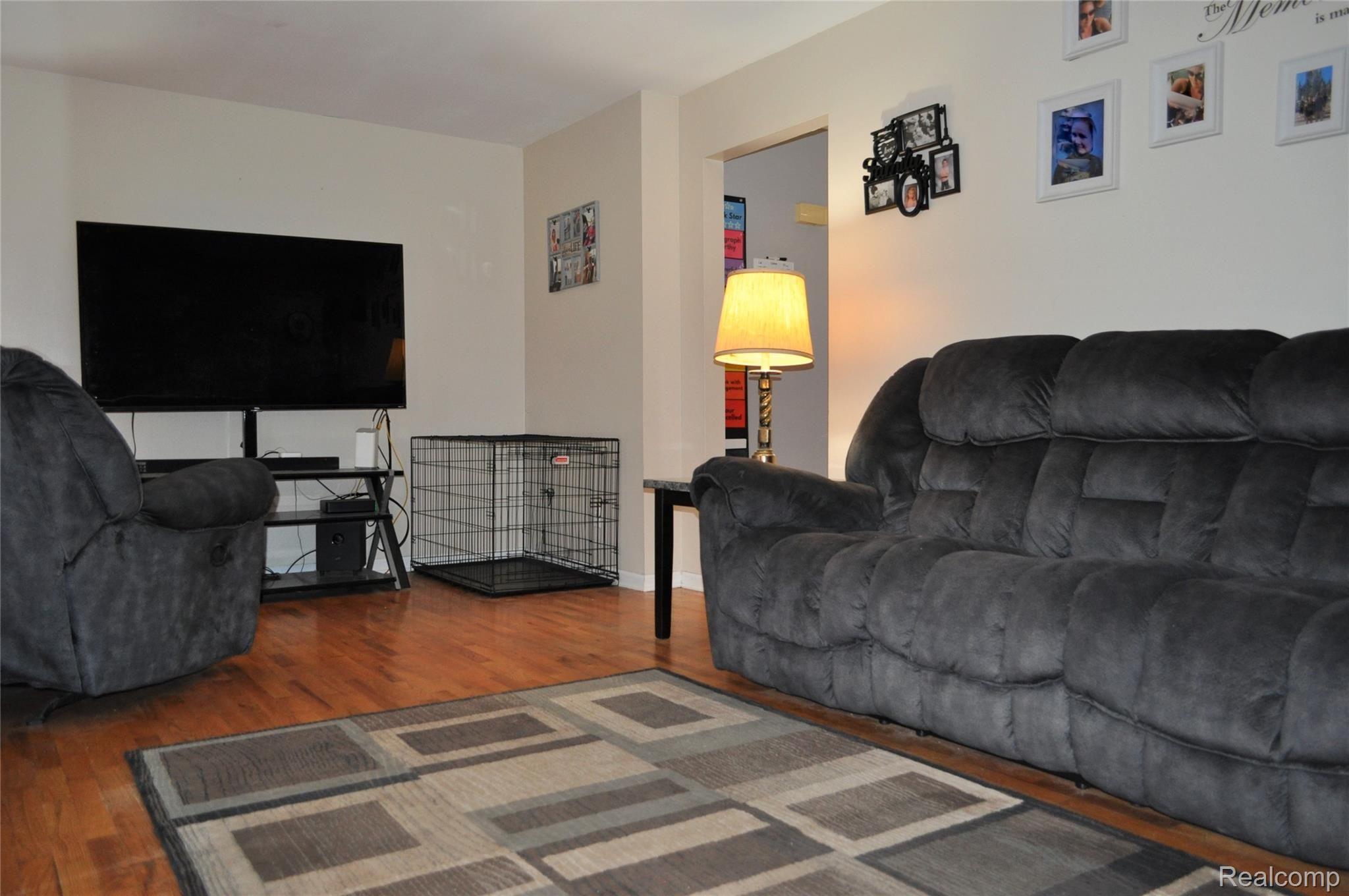 336 East River Road Flushing, MI 48433 - Photo 5 of 30 DSC_0652.JPG