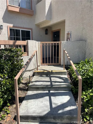 a view of entryway with a front door