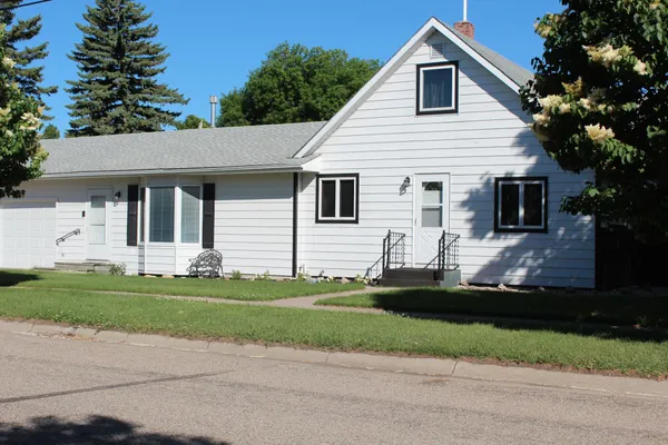 $215,000 | 222 Washington Avenue, Hatton, ND 58240