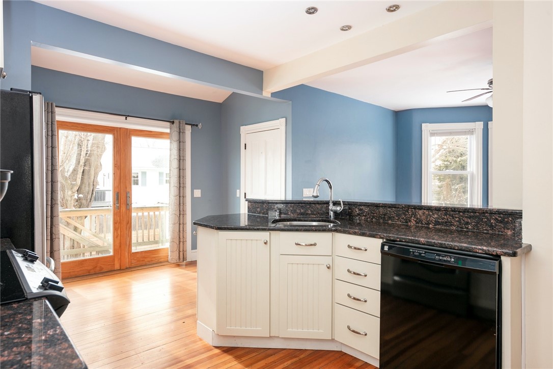5 Cummings Road Newport, RI 02840 - Photo 4 of 26