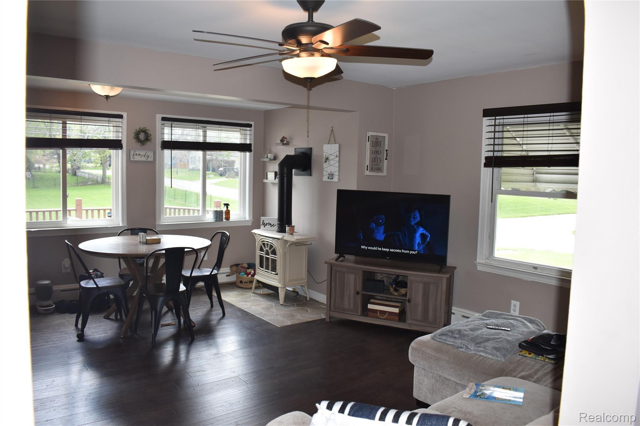 407 3rd Street Fenton, MI 48430 - Photo 6 of 21 DSC_0530.JPG