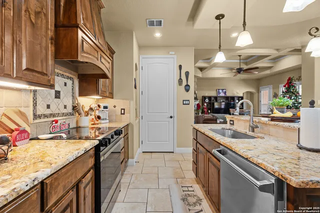 $600,000 | 113 Eden Crossing, Adkins, TX 78101