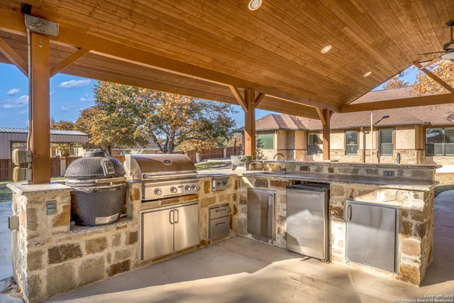 $600,000 | 113 Eden Crossing, Adkins, TX 78101