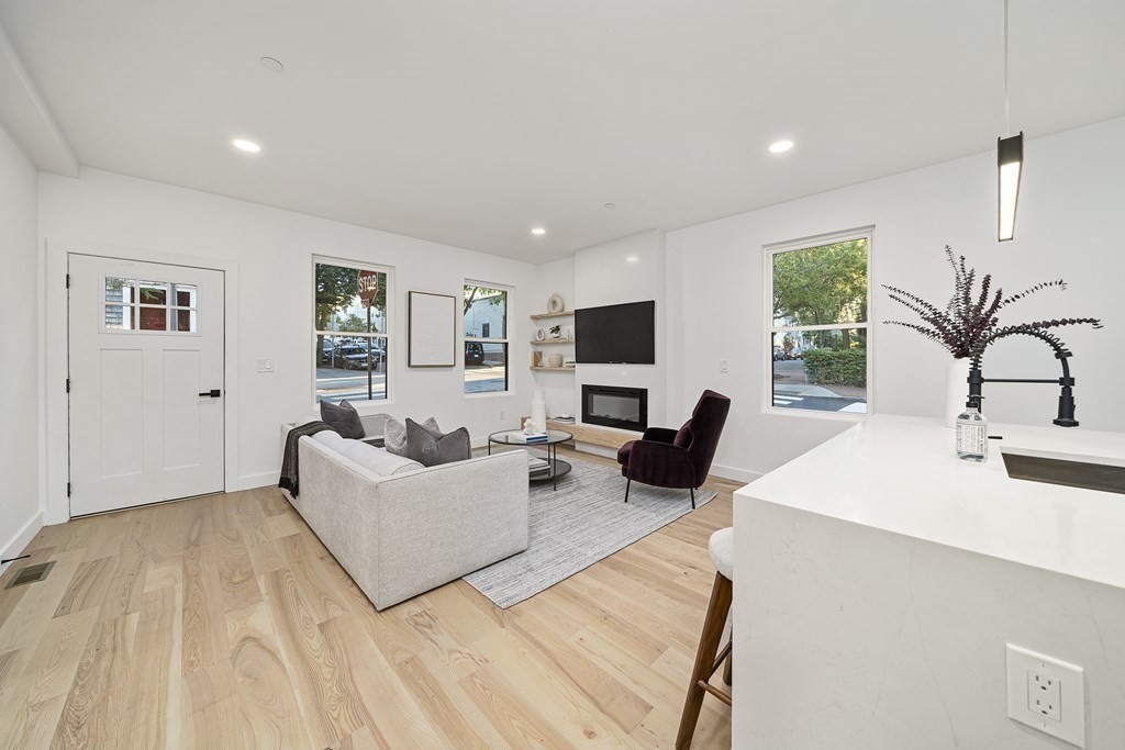 118 Spring Street, Unit 1 Cambridge, MA 02141 - Photo 3 of 21