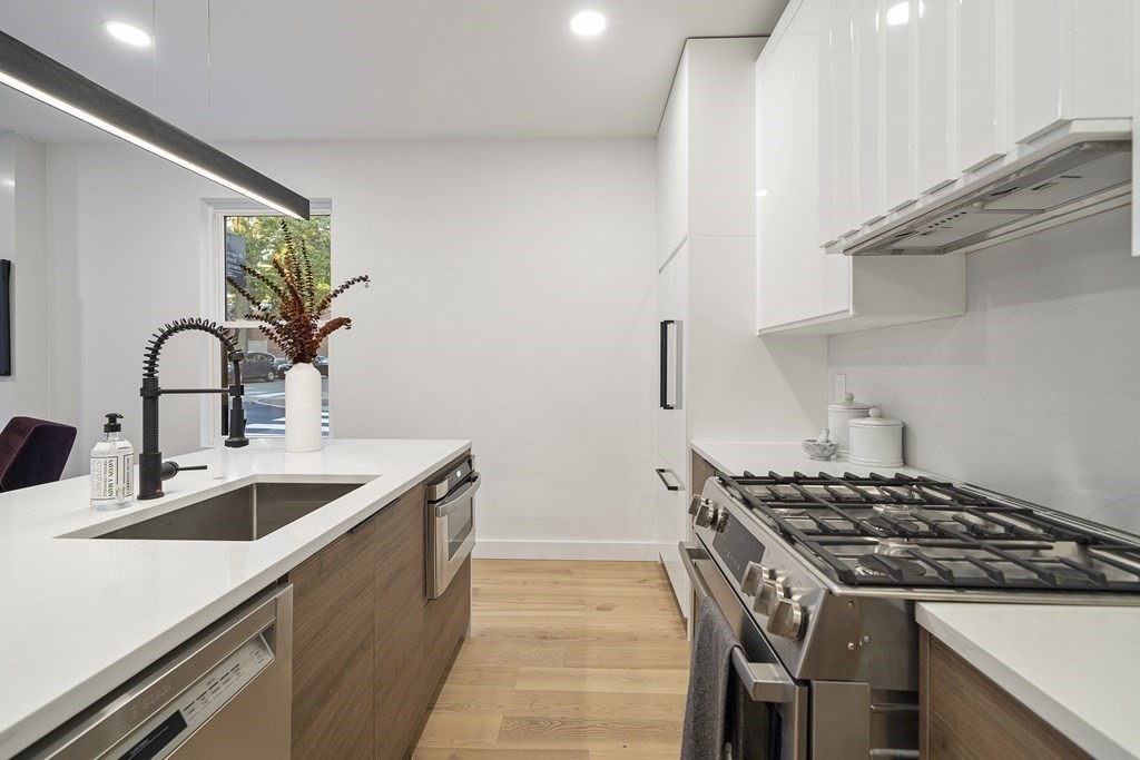 118 Spring Street, Unit 1 Cambridge, MA 02141 - Photo 6 of 21
