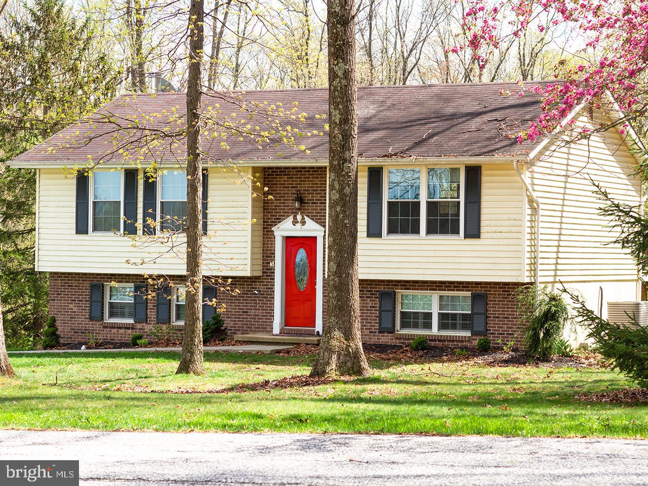 5 Lynn Ridge Court Manchester, MD 21102 - Photo 1 of 47