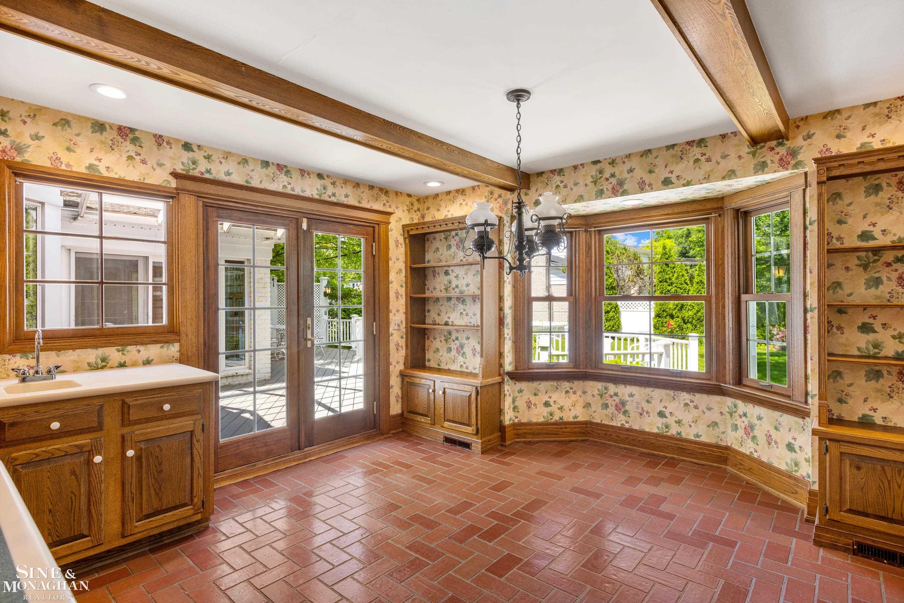 1380 Oxford Road Grosse Pointe Woods, MI 48236 - Photo 21 of 59