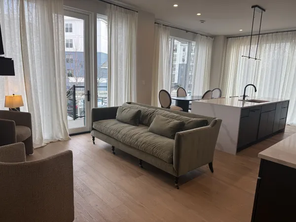 $6,500 | 321 31st Avenue North, Unit 113, Nashville, TN 37203