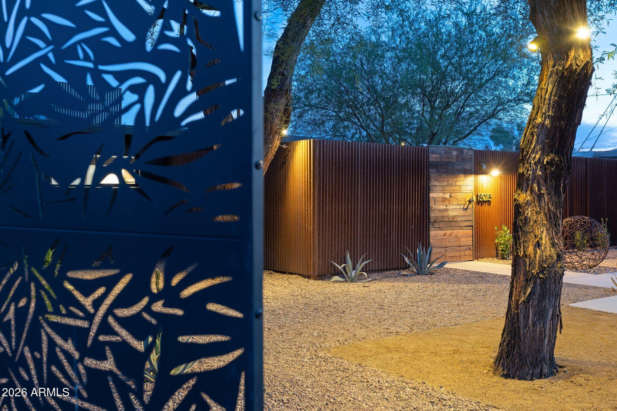 8015 East Coronado Road Scottsdale, AZ 85257 - Photo 44 of 93 Decorative landscape panels