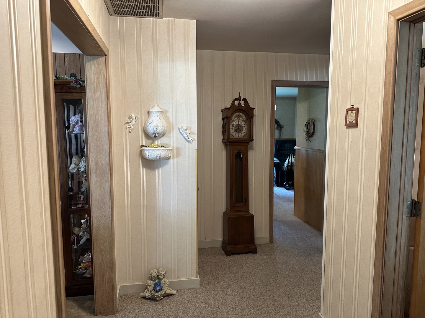 107 Towne Street Morrison, IL 61270 - Photo 2 of 29