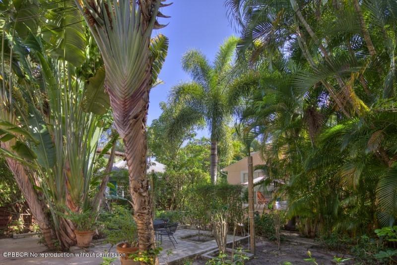 339 Cocoanut Row Palm Beach, FL 33480 - Photo 18 of 25 a backyard of a house with lots of trees