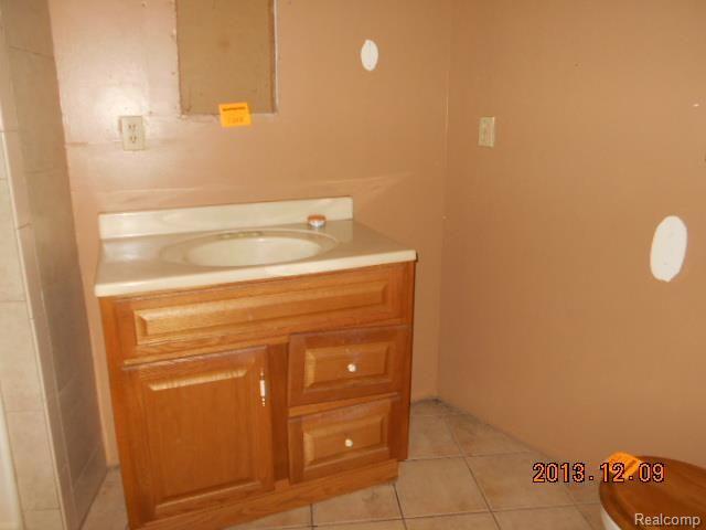 6995 Lothrop Road Imlay City, MI 48444 - Photo 10 of 13 FullBath.jpg