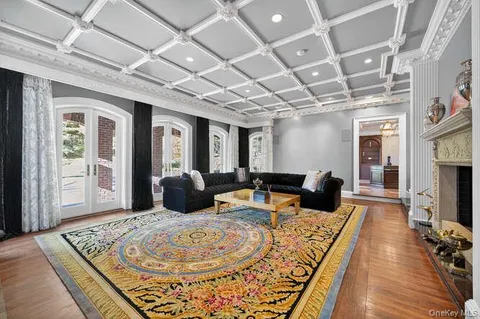 $5,300,000 | 8 Vista Lane, Glen Head, NY 11545
