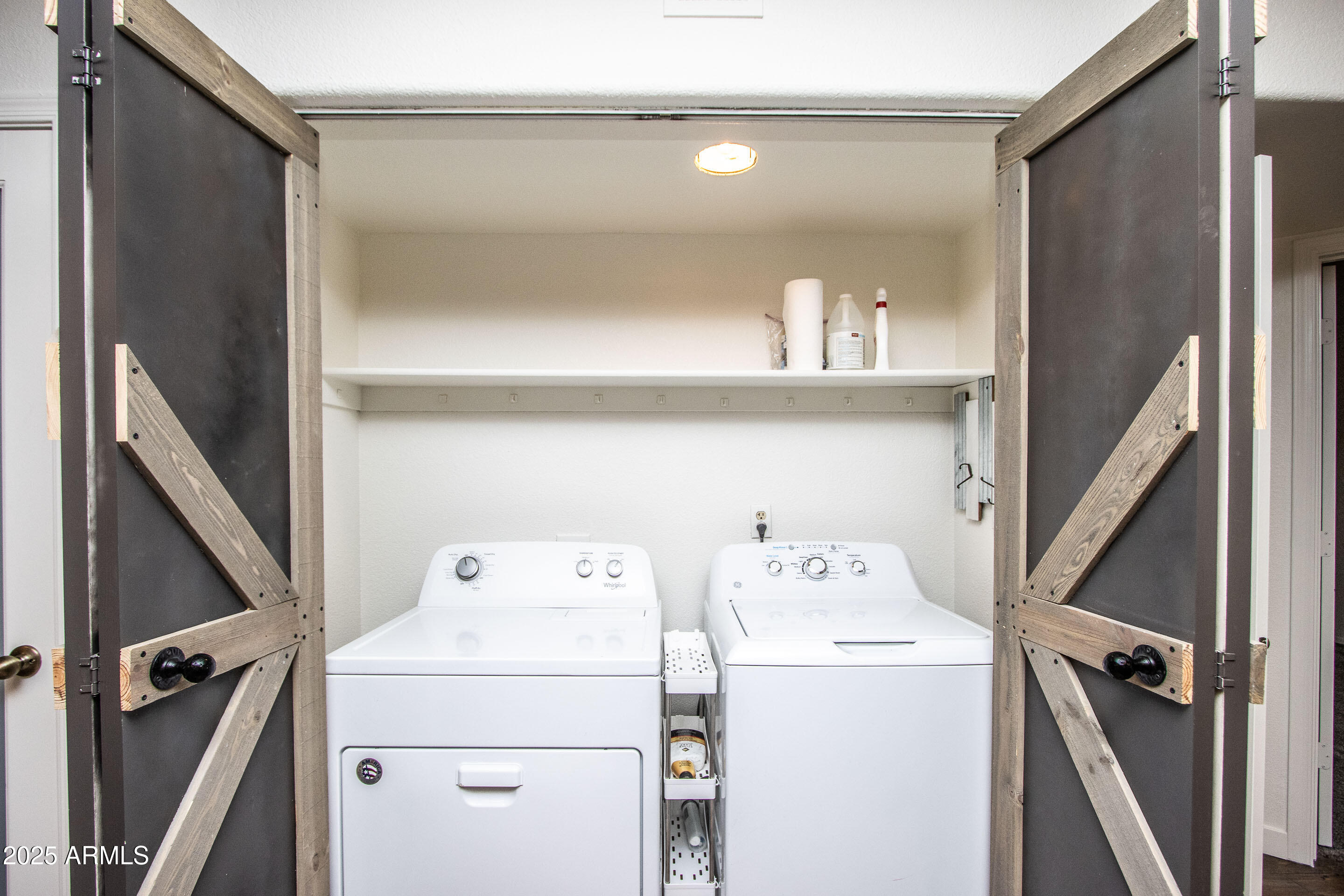 1318 East Cobb Drive Tempe, AZ 85288 - Photo 19 of 43 a utility room with dryer and washer