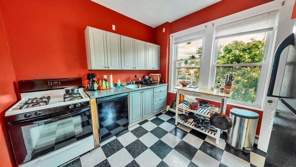 142 Sutherland Road Boston, MA 02135 - Photo 26 of 42