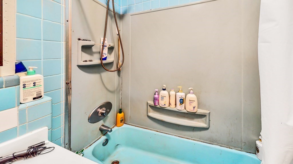 142 Sutherland Road Boston, MA 02135 - Photo 28 of 42