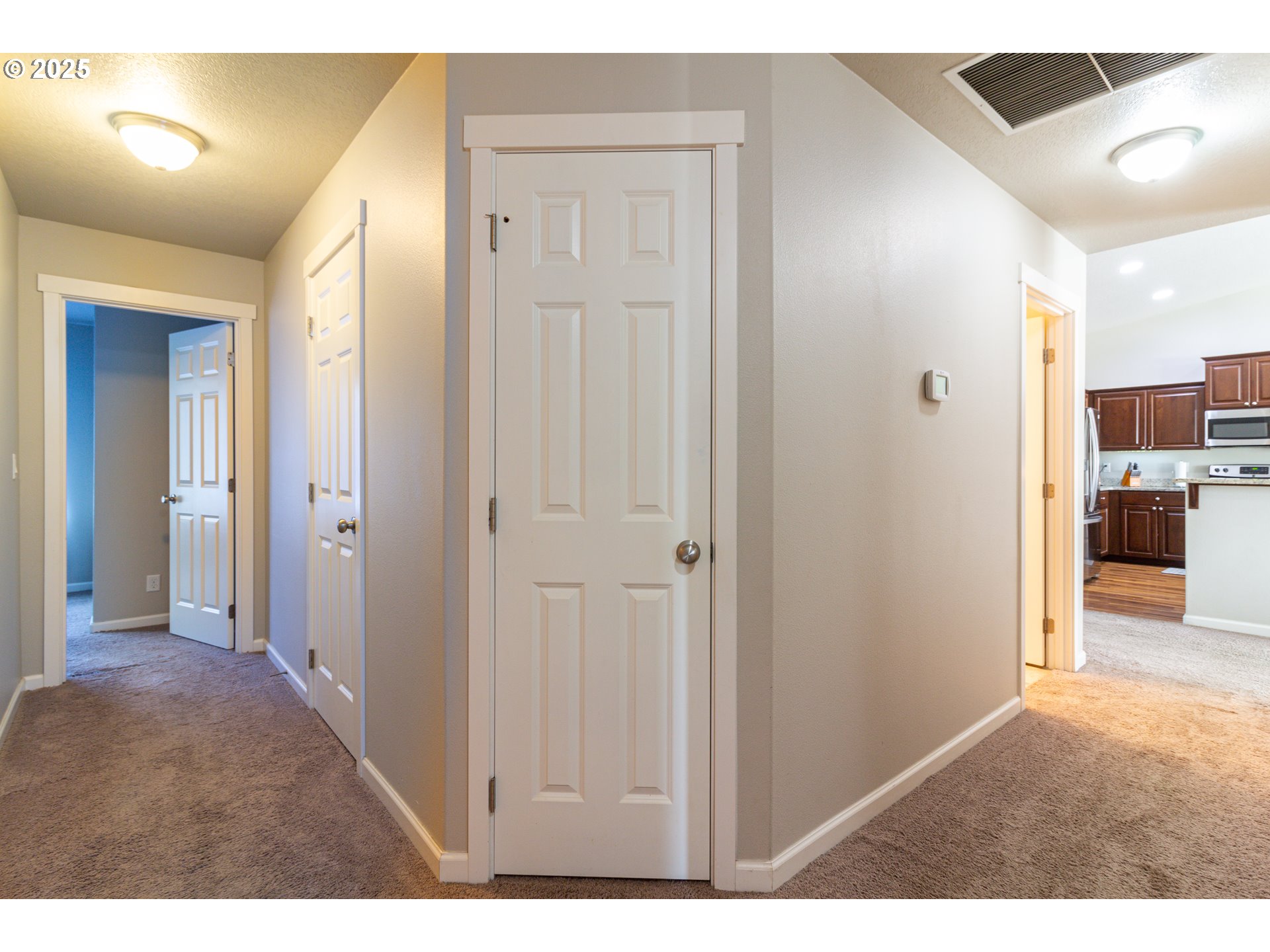 1815 Minnehaha Road Hermiston, OR 97838 - Photo 13 of 34 a view of a living room with a bathroom
