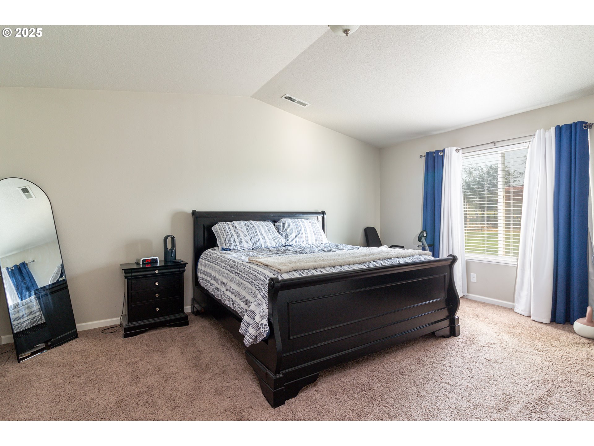 1815 Minnehaha Road Hermiston, OR 97838 - Photo 15 of 34 a spacious bedroom with a bed and wooden floor