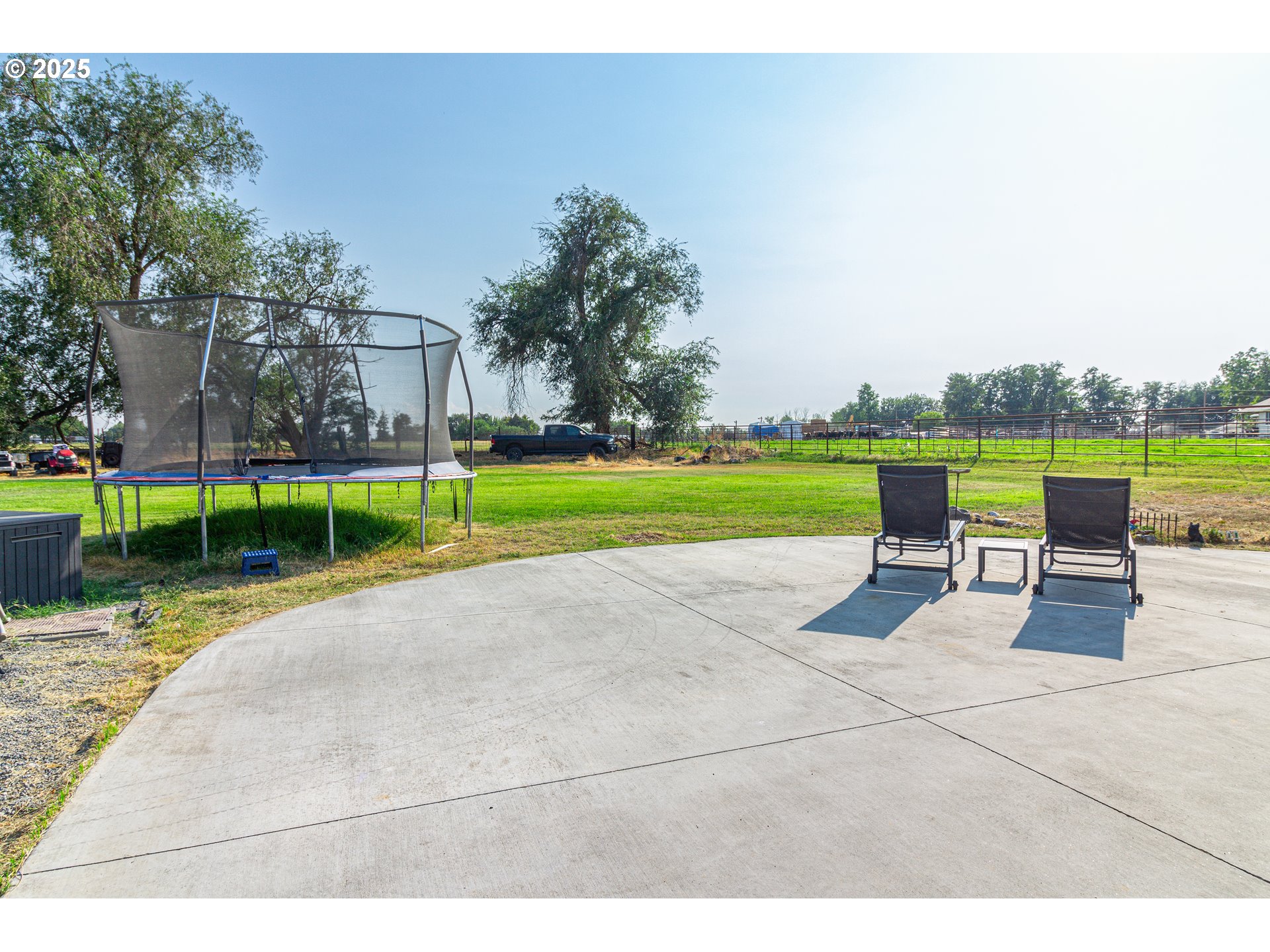 1815 Minnehaha Road Hermiston, OR 97838 - Photo 2 of 34 a view of a swimming pool and outdoor space