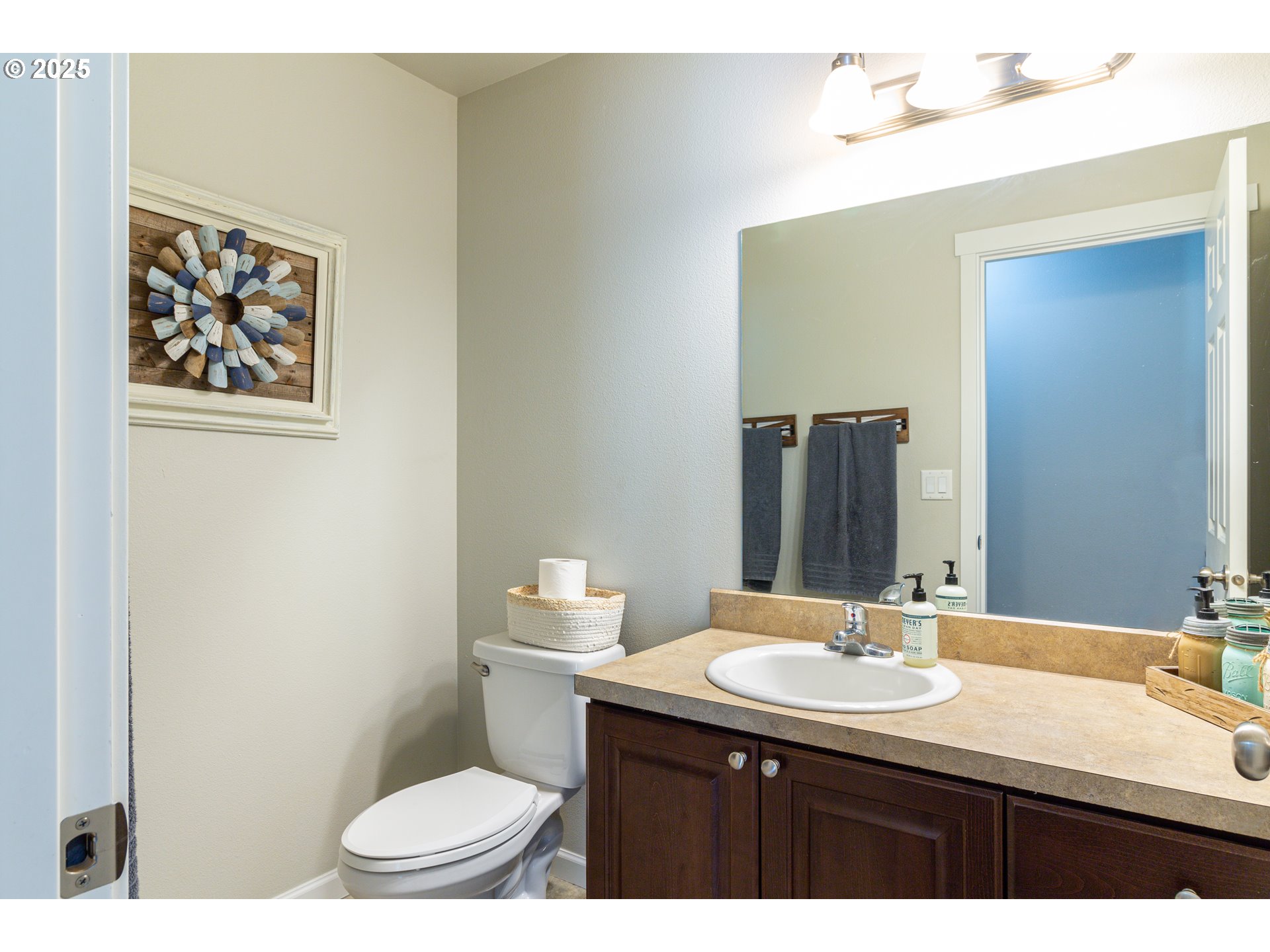1815 Minnehaha Road Hermiston, OR 97838 - Photo 5 of 34 a bathroom with a sink and a mirror
