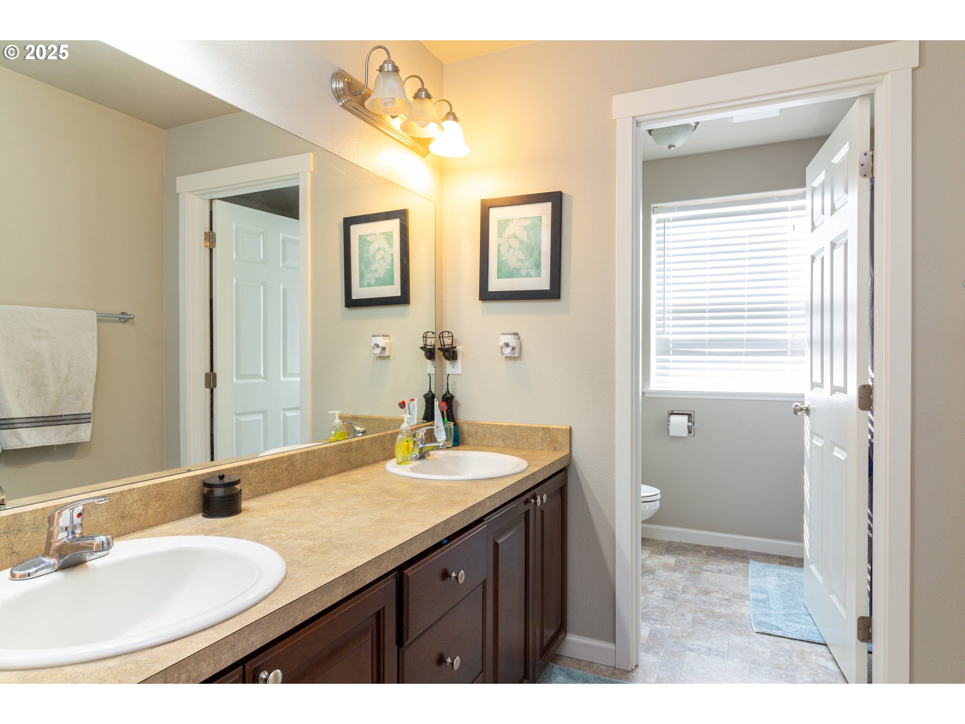 1815 Minnehaha Road Hermiston, OR 97838 - Photo 10 of 34 a bathroom with a sink and a mirror