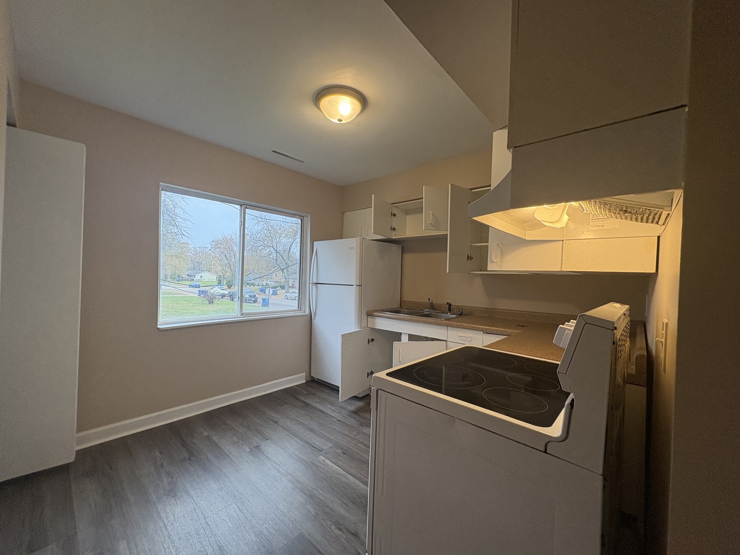 210-280 Tedmark Court Kankakee, IL 60901 - Photo 11 of 11 a utility room with washer and dryer