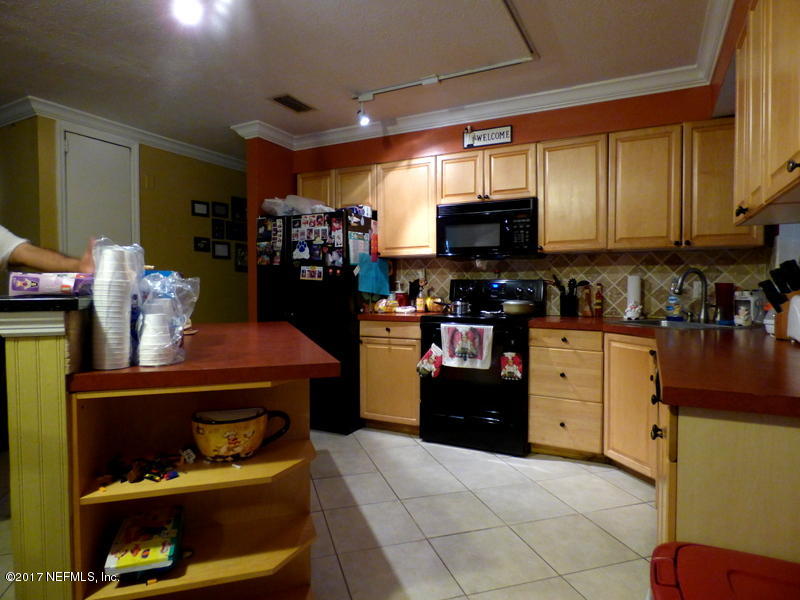 299 Capella Road Orange Park, FL 32073 - Photo 8 of 26 a kitchen with refrigerator and cabinets