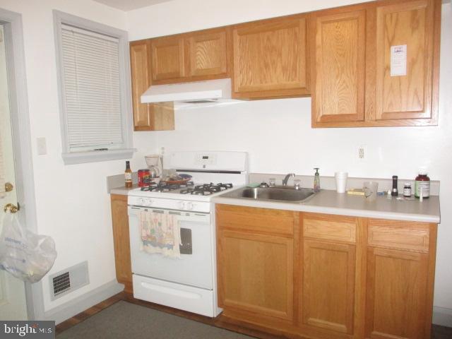 1615 Naturo Road Towson, MD 21286 - Photo 4 of 15 New kitchen with gas range