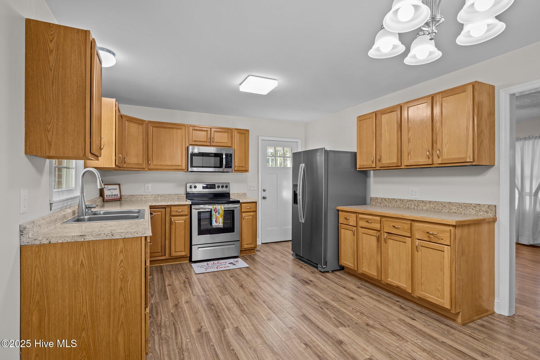 3009 Fairway Road Morehead City, NC 28557 - Photo 12 of 34 26-web-or-mls-1S3A5352