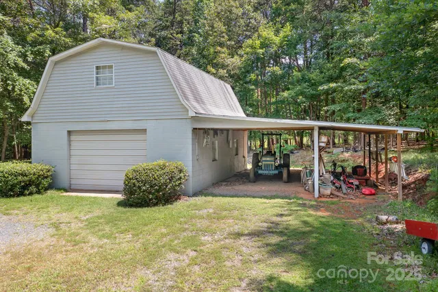 a view of a chair and table in the backyard