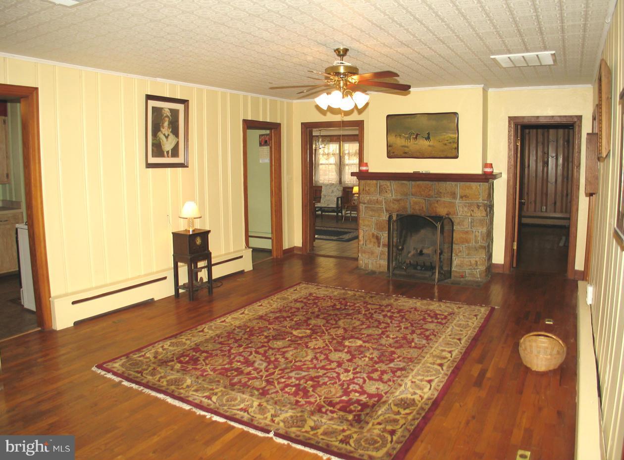 1482 Bennys Beach Road Front Royal, VA 22630 - Photo 5 of 27 Living Room